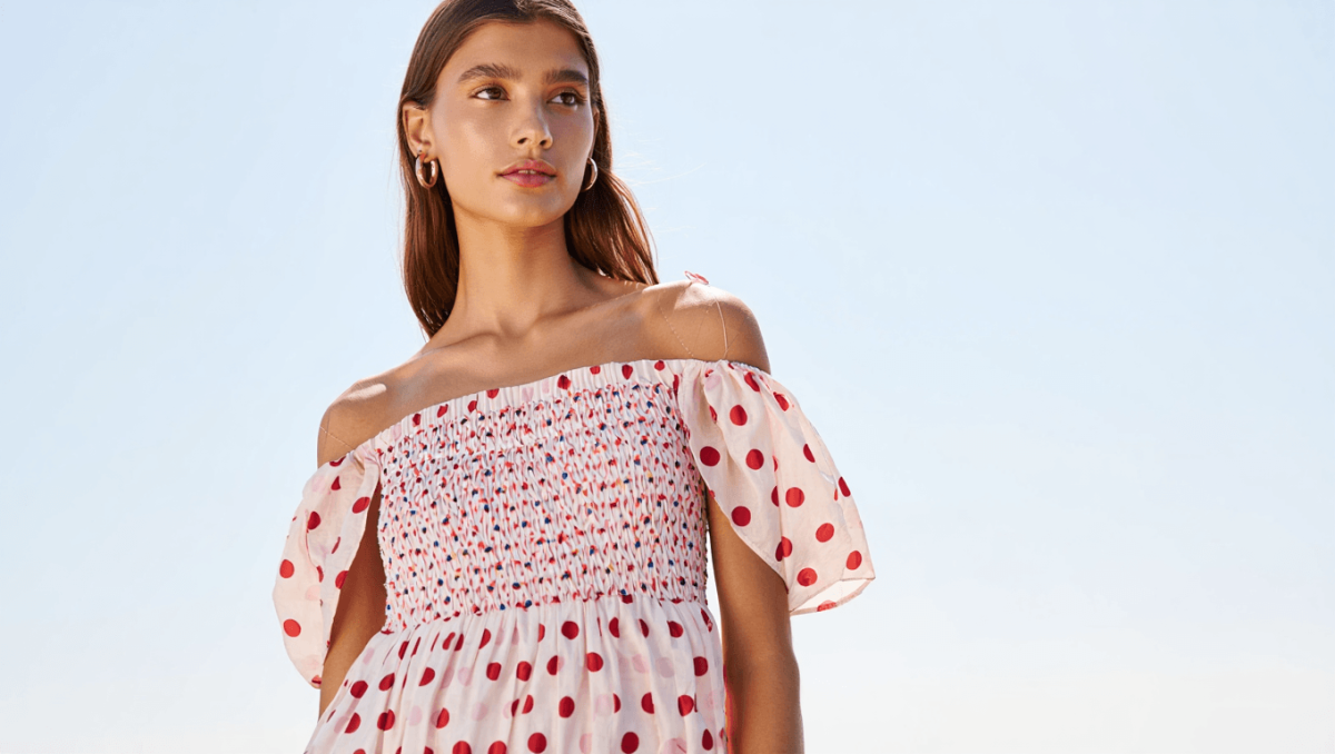 Vestido de verão versátil: dois looks em um, ombros cobertos ou tomara-que-caia