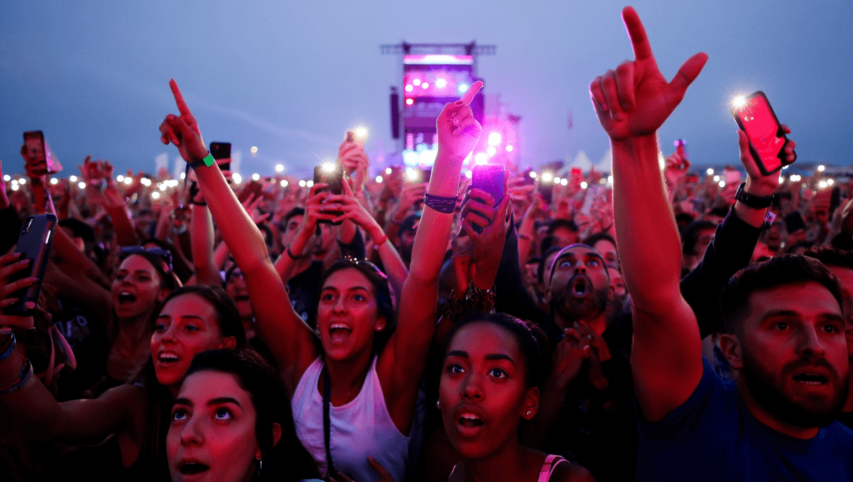 35 mil lotam show de David Guetta: público não parou por 2 horas