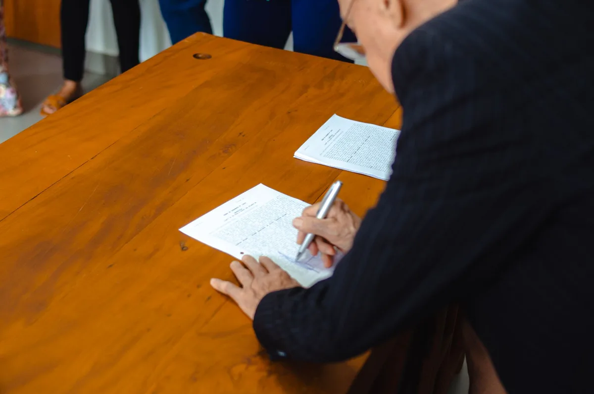 Documentos legislativos e requerimentos parlamentares