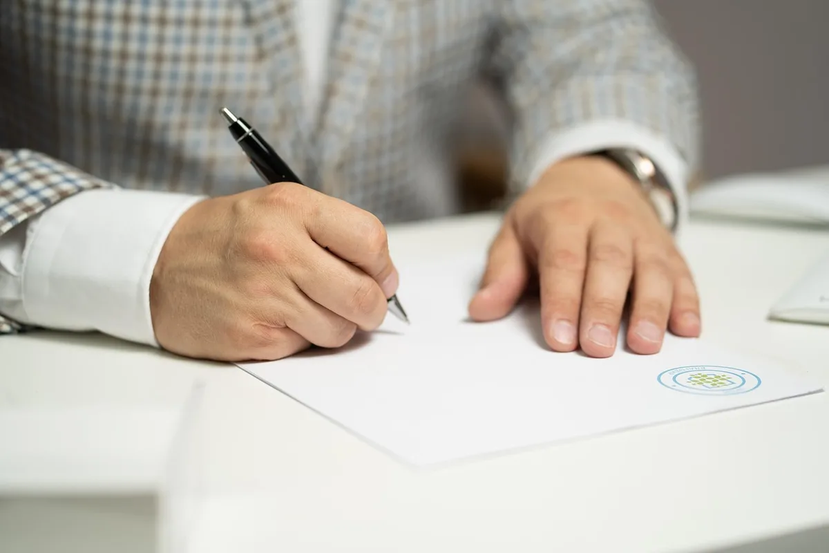 Assinatura de contrato de transferência de futebol