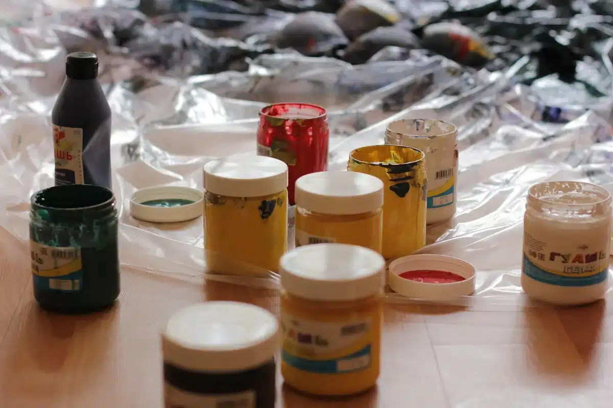 Obra exposta produzida numa residência artística em atelier