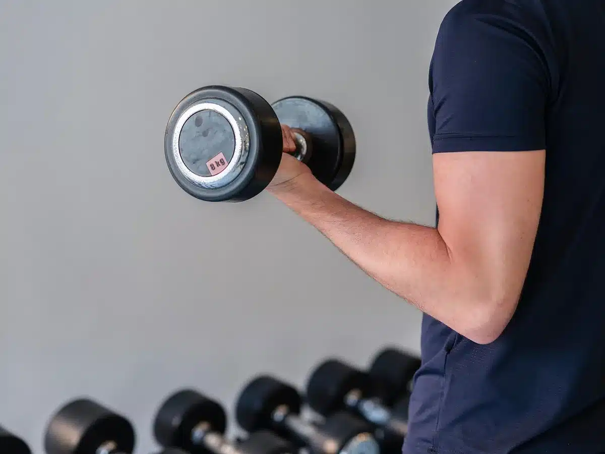 Duas mulheres lembrando atividades desportivas na infância