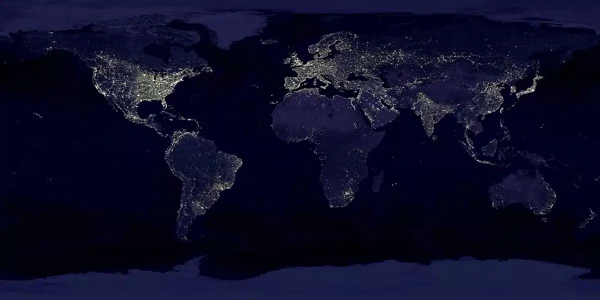 Gr&aacute;fico de receitas mundiais de bilheteira com cifras e globo estilizado