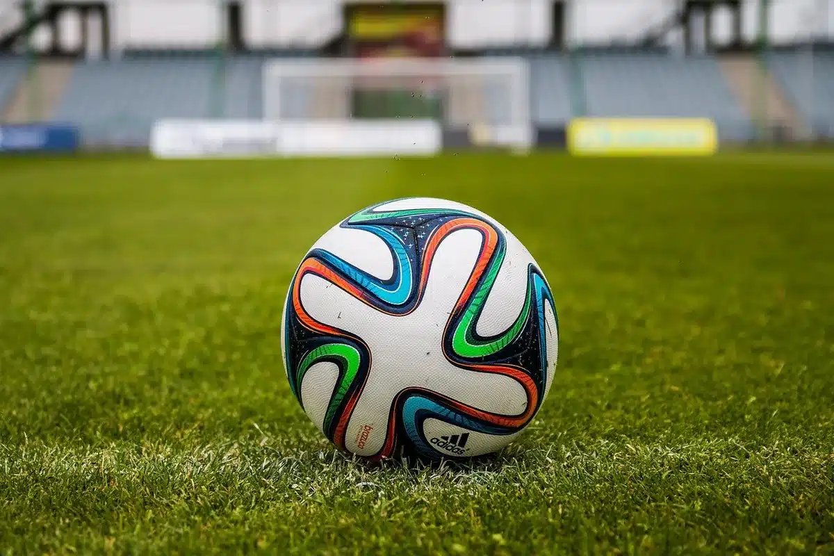 Delegados de federações em reunião sobre estratégias eleitorais na FIFA