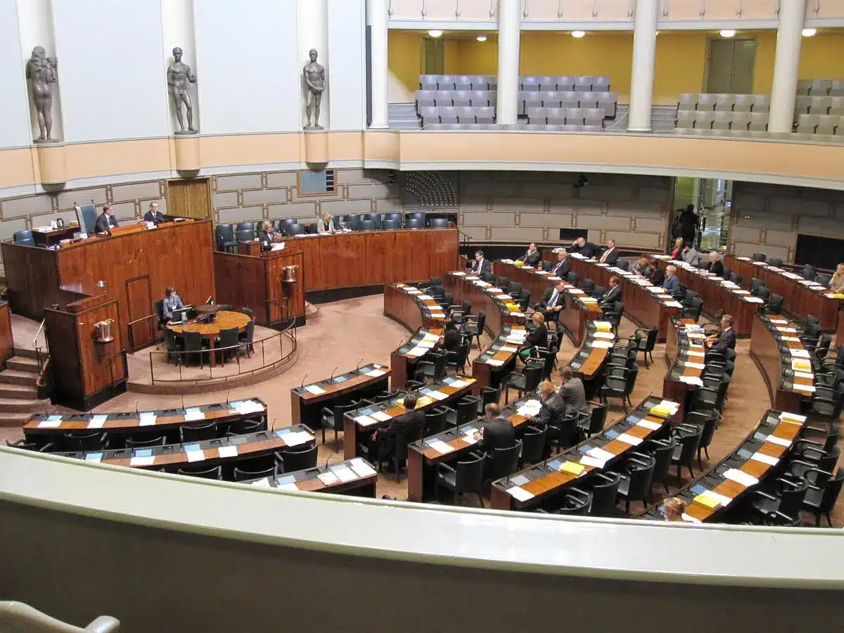 Deputada do Livre intervém na Assembleia da República durante debate parlamentar