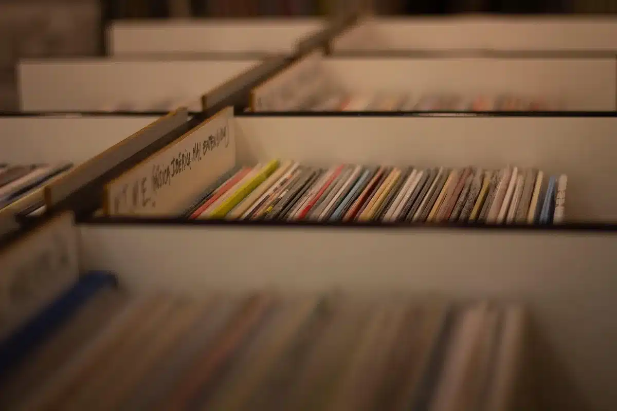 Capa do &aacute;lbum Timeless com as dez faixas in&eacute;ditas de Prince
