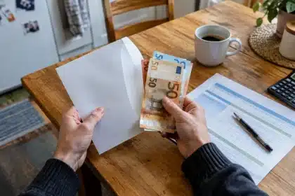 Bónus de novembro adianta montante aos contribuintes, mas corta 70% dos reembolsos do IRS em 2027