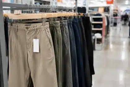 Lidl: calças por menos de 15 € nas lojas em Portugal