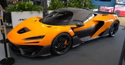 McLaren W1 usa chão para ganhar aderência com tecnologia inspirada na F1