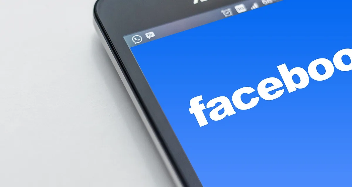 Comentários e reações de utilizadores nas redes sociais